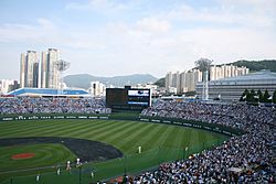 Archivo:Busan Sajik Stadium 20080706