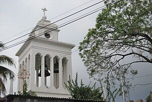 Archivo:Campanario de la Parroquia de la Asunción