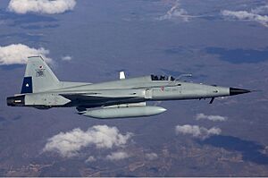Archivo:Chile Air Force Northrop F-5E Tigre III Lofting-3