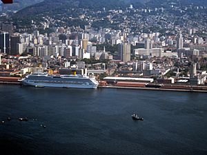 Archivo:Cruise Ship Costa Serena docked in Rio de Janeiro (city) - Feb. 2011