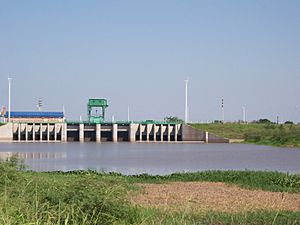 Archivo:Dam in Río Negro (Chaco)