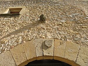 Archivo:Detalles exteriores del Santuario de Monserrate (Fórnoles, Teruel)