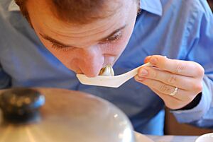Archivo:Eating Xiao Long Bao by jslander at Din Tai Fung, Arcadia