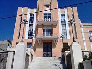 Archivo:Edificio central UAEH, Pachuca. 002