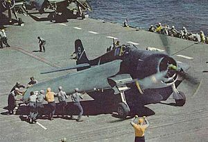 Archivo:F6F on USS Yorktown June 1944