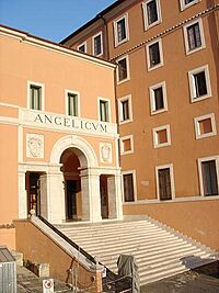Archivo:Facade of the main entrance of the Pontifical University of St. Thomas Aquinas (Angelicum) (19May07)