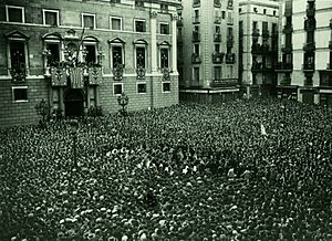 Archivo:Fitxer Proclamació de la República Plaça Sant Jaume. Fotògraf Josep Maria Sagarra, 1931