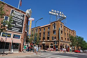 Archivo:Flagstaff AZ - downtown hotel