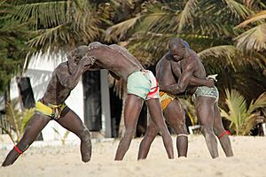 Archivo:Gambian wrestlers on the beach (11135266145)