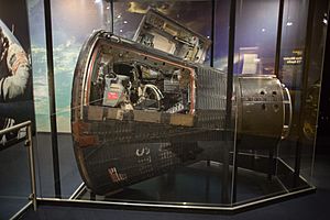 Archivo:Gemini 12 spacecraft at the Adler Planetarium