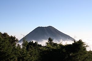 Archivo:Green Izalco Volcano