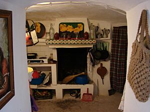 Archivo:Interior de una casa cueva (Illana - Guadalajara)