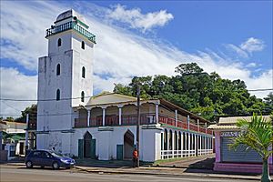 Archivo:La mosquée de Mtsapéré (Mayotte) (34746792691)