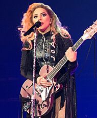 Archivo:Lady Gaga JWT Toronto, 2017-09-06 (cropped2)
