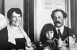 Archivo:Monteux-family