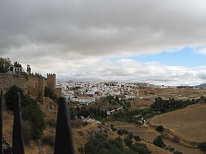 Archivo:Muraille de Ronda1