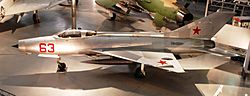 Archivo:NASM - MiG-21F - Fishbed C -3