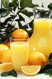 Archivo:Oranges and orange juice