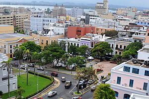 Archivo:Plaza de Colón (Columbus Plaza)