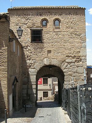 Archivo:Puerta de Valmardón, Toledo - 1
