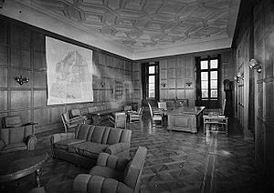 Archivo:Quisling's office at the Royal Palace 1945