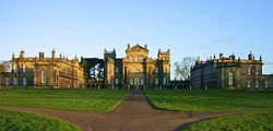 Archivo:Seaton Delaval Hall - all from N