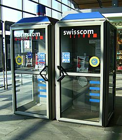 Archivo:Swiss payphones
