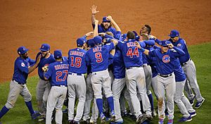 Archivo:The Cubs celebrate after winning the 2016 World Series. (30709972906)
