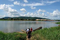 Archivo:Ubangi river near Bangui