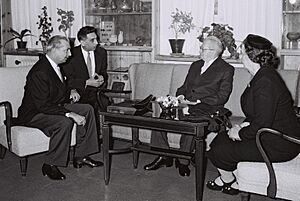 Archivo:Vincente Gerbasi - Yitzhak Ben-Zvi - Golda Meir 1960