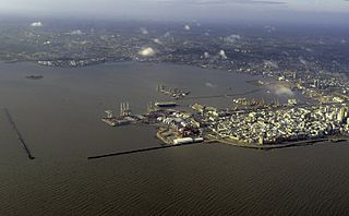 (Puerto de Montevideo) Cuidad Vieja y Puerto de Montevideo 131003-0879-jikatu (10099992434) (cropped).jpg