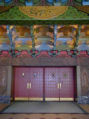 Archivo:5th Ave Theater Entry (Seattle) 2007-08
