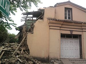 Archivo:Antigua iglesia de San Gregorio de Ñiquén dañada