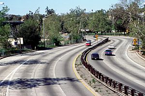 Archivo:Arroyo Seco Parkway from Marmion Way