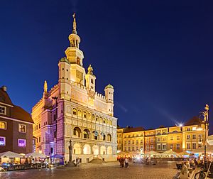 Archivo:Ayuntamiento, Poznan, Polonia, 2014-09-18, DD 73-75 HDR