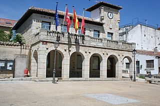 Ayuntamiento Cabanillas de la Sierra.JPG