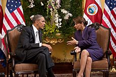 Archivo:Barack Obama meets Laura Chinchilla