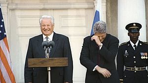Archivo:Boris Yeltsin with Bill Clinton-1