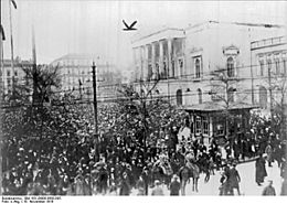 Archivo:Bundesarchiv Bild 183-J0908-0600-005, Leipzig, Kundgebung auf dem Augustusplatz