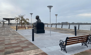 Archivo:Busto Gandhi Costanera de Asunción