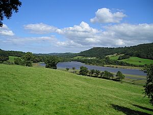 Archivo:CaerhunRiverConwy9010465