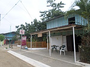 Calle principal de Sacachún.jpg