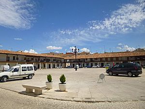 Archivo:Colmenar de Oreja - Plaza Mayor 2