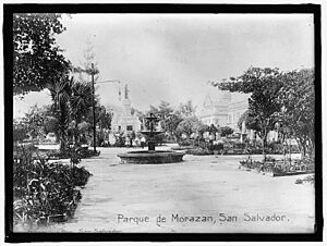 Archivo:EL SALVADOR. PARK SCENE IN SAN SALVADOR LCCN2016863541