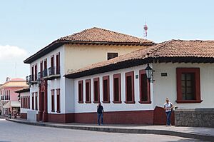 Archivo:Escuela Primaria Francisco I. Madero en Jiquilpan, Michoacán