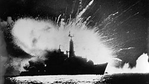 Explosión de la bomba en la fragata HMS Antelope.jpg