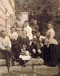 Archivo:Family of L. Tolstoy