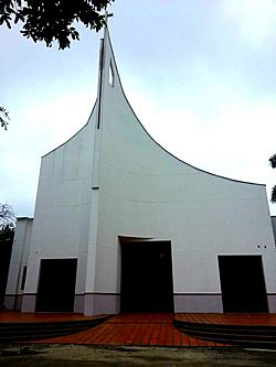 Iglesia de la Sagrada Familia-Caucasia.jpg