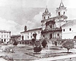 Archivo:Iglesia y Plaza de San Francisco, Quito (1920)