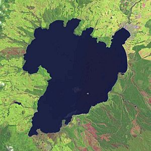 Archivo:Lake Taupo landsat -square crop